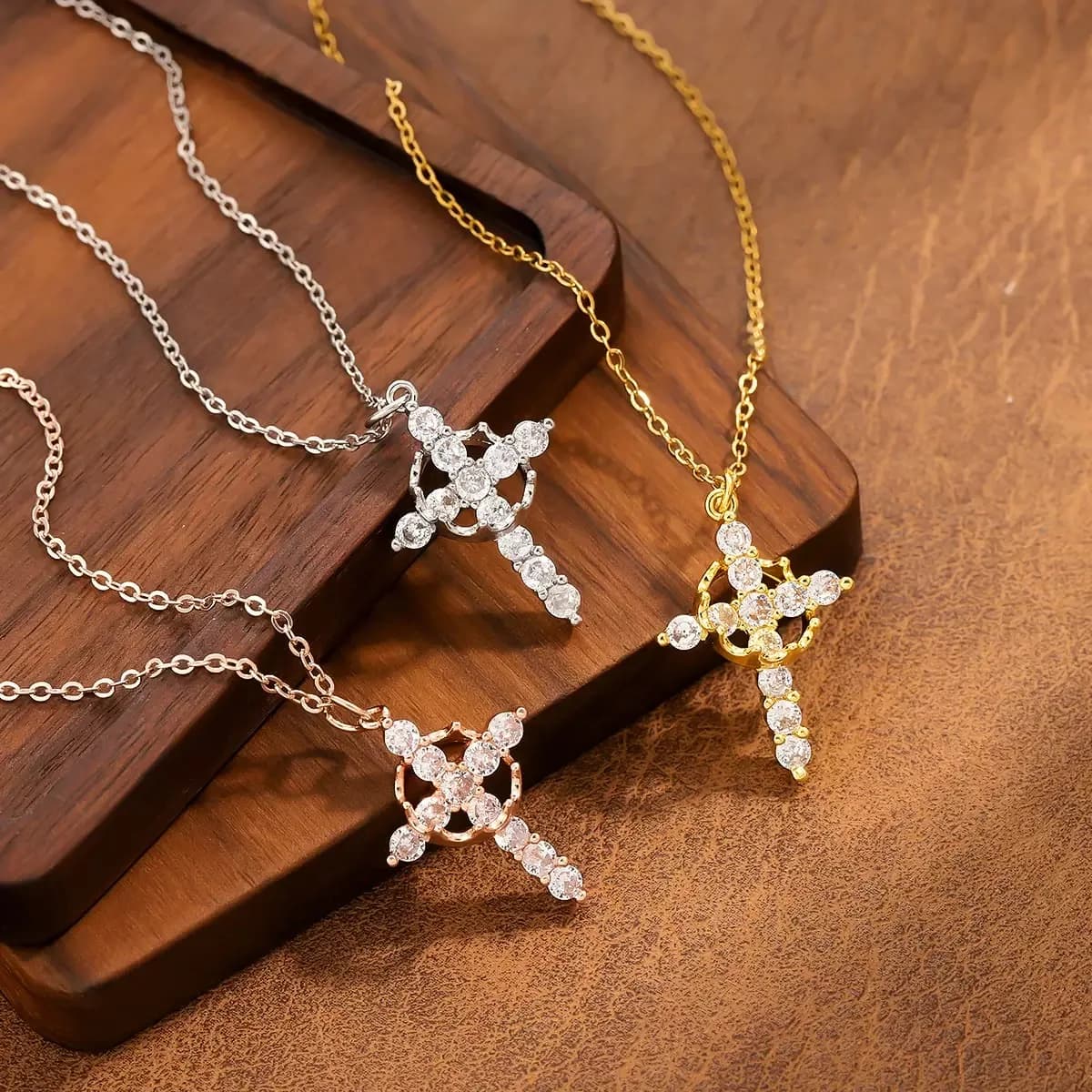 Regali per la Festa della Mamma, Collana con Croce e Corona per Donne, Placcata in Oro 14K, Ciondolo a Croce con Corona, Semplice Collana in Oro con Diamanti, Gioielli con Croce della Fede, Collana per Prima Comunione
