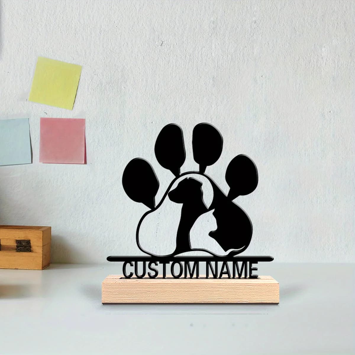Targa in Metallo Personalizzata con Zampa di Animale Domestico e Base in Legno, Design con Silhouette di Gatto e Cane, Decorazione da Scrivania, Regalo per Tutte le Occasioni, Arredamento per la Casa