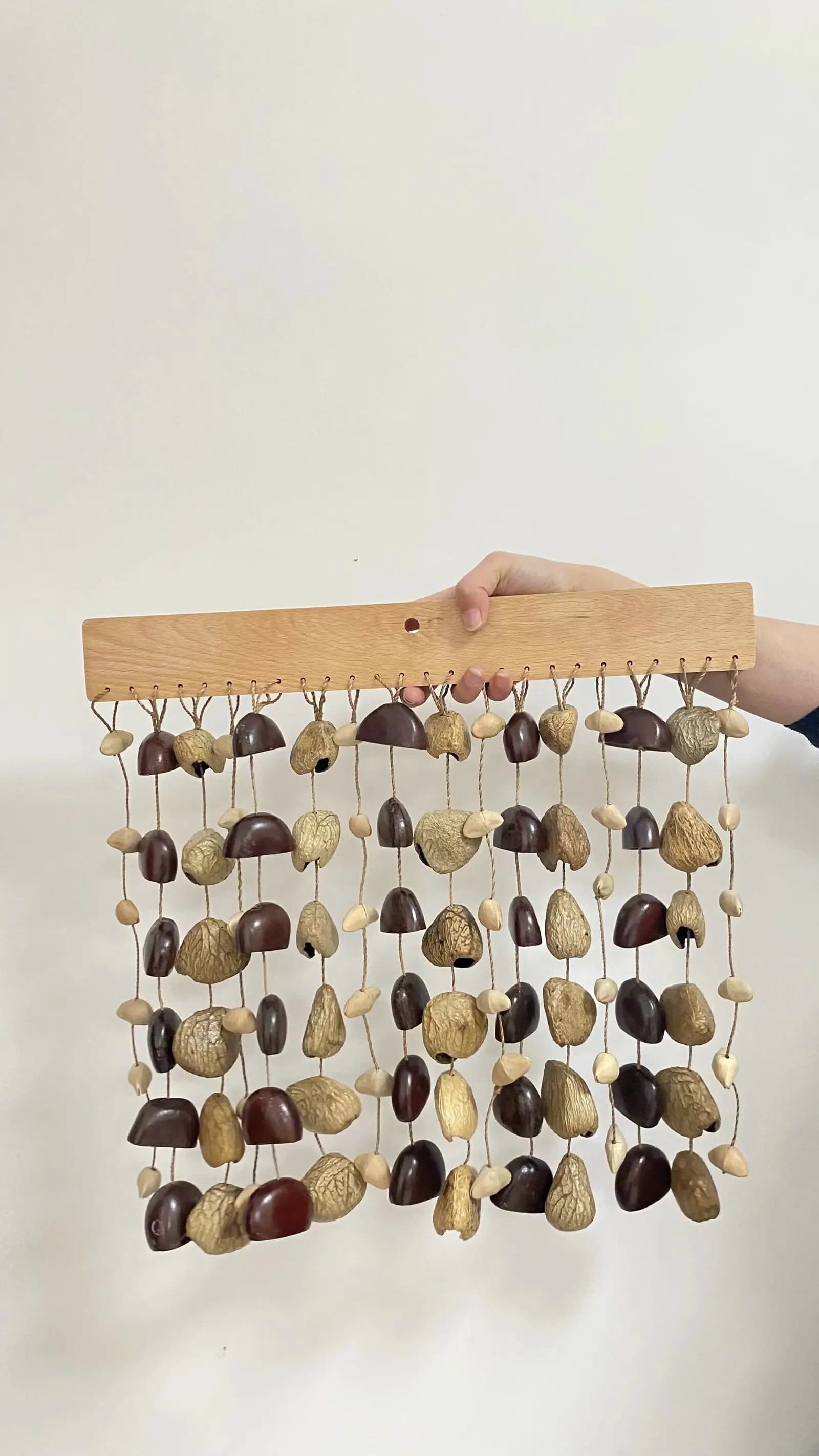 Natural Fruit Shell Wind Chime Panji Juju Kenari Seed Chime Soft Forest White Noise for Meditation & Sound Healing（No Stand)）