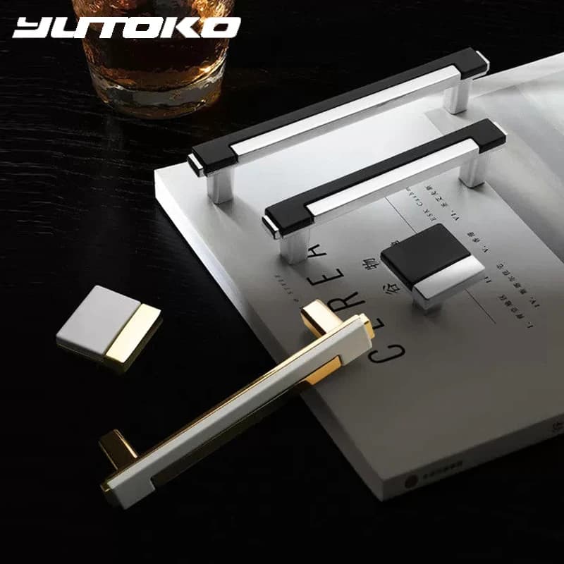 YUTOKO Maniglia da cucina moderna in oro nero cromato Manopole e maniglie per mobili in lega di zinco Maniglie per cassetti Maniglia per mobili Ferramenta per porte