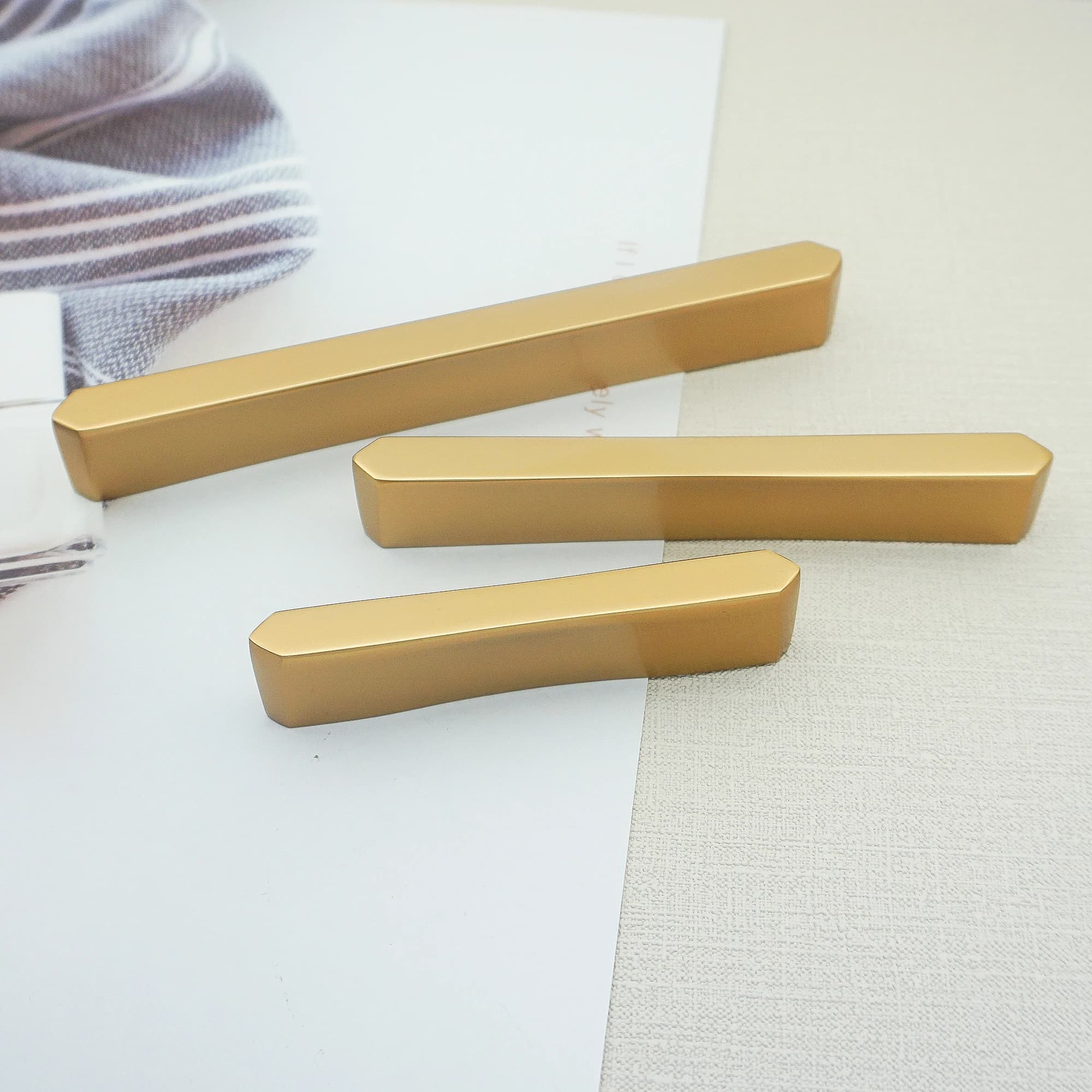 MFYS 2.5''Maniglie dorate per armadi e cassetti Pomelli in lega di zinco per mobili Guardaroba Tira Manopola per porta Ferramenta per armadio da cucina