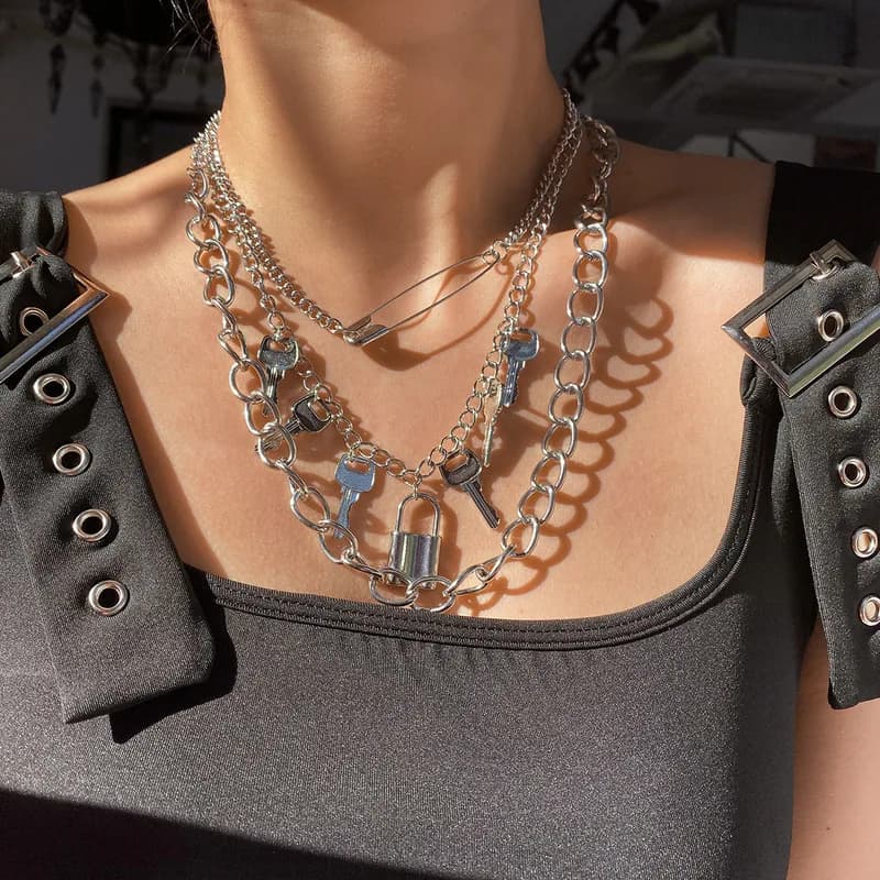 Collana con ciondolo gotico con serratura a chiave di moda per le donne collana con catene multistrato Punk Hip Hop regali di gioielli con spilla in lega femminile