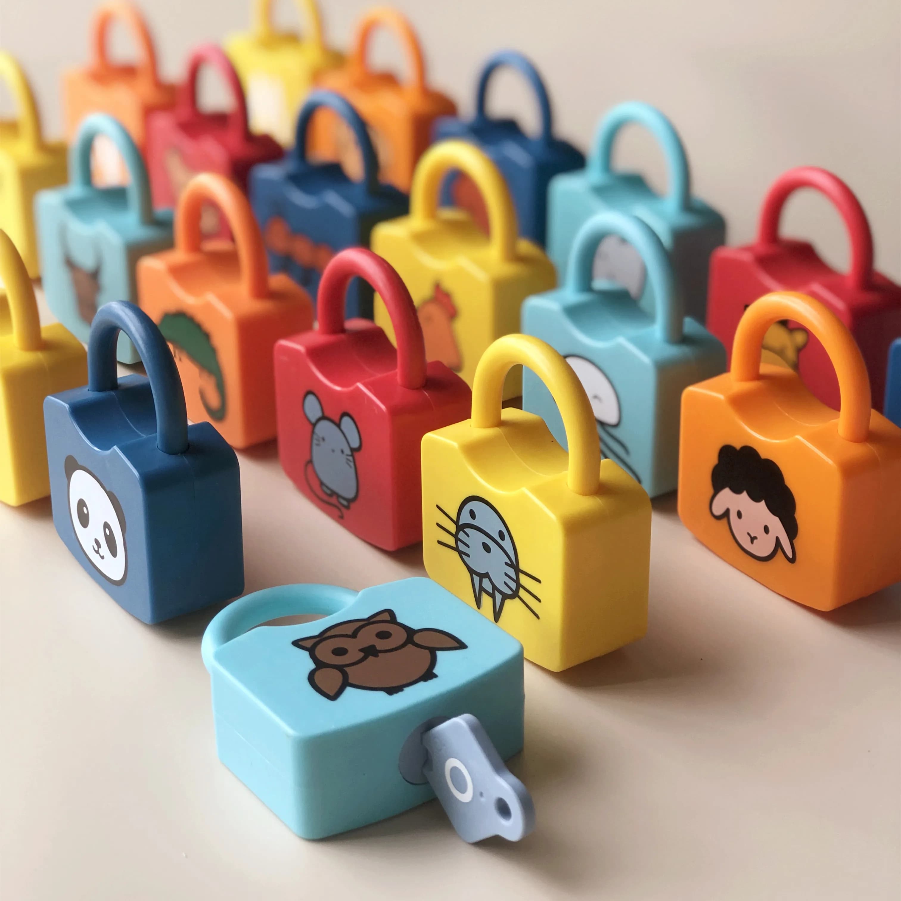 Materiali Monterssori supporti didattici precoci giocattoli Baby Lock Key Match Monterssori alfabeto numero giocattolo di apprendimento
