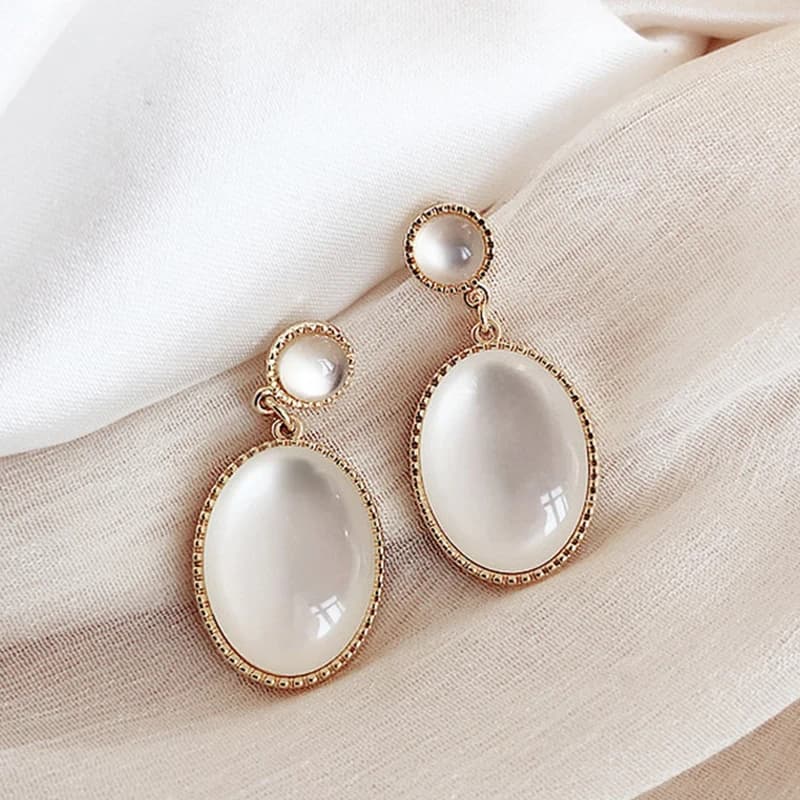 Corea nuovi orecchini di pietra occhio di gatto al chiaro di luna bianco per le donne piccoli gioielli geometrici freschi Eardrop eleganti con temperamento da donna