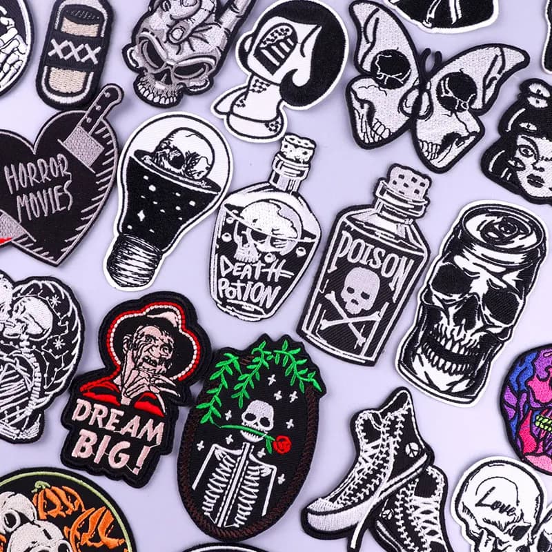 Toppe teschio sui vestiti Patch Hippie Rock Punk toppe ricamate per abbigliamento ferro sulle toppe strisce Horror adesivi distintivi