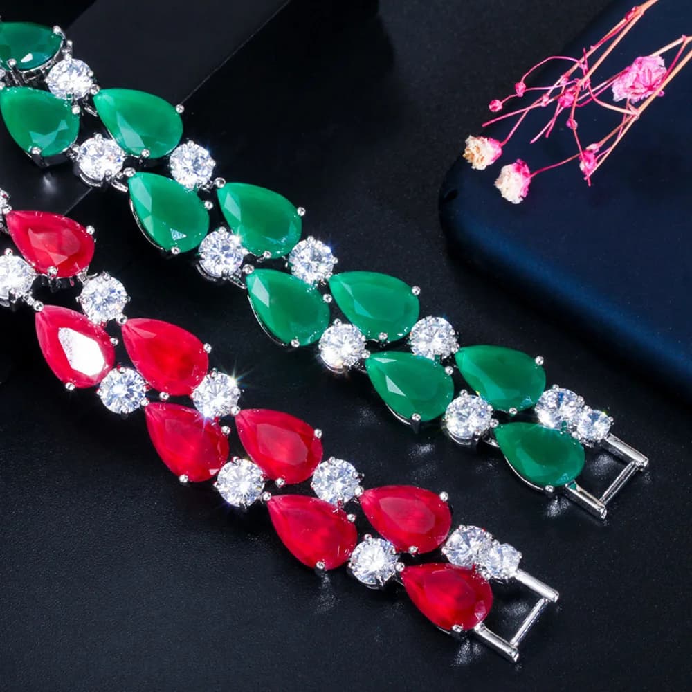 ThreeGraces Bracciale da sposa largo e largo con goccia d'acqua verde unica con zirconi cubici per le spose, gioielli per feste di moda BR113