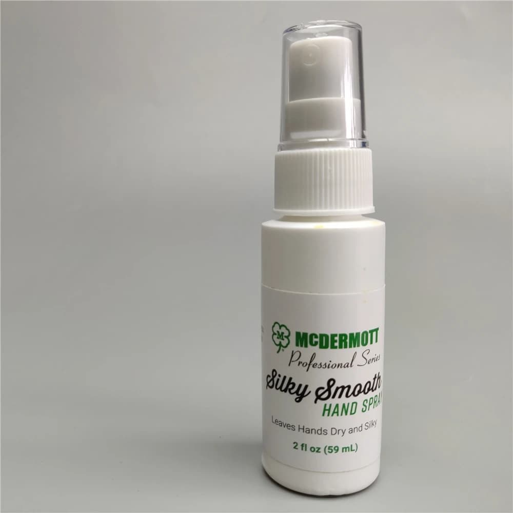 Spray manuale liscio come la seta McDermott Stecca Foglie Mani secche e setose Stecca da biliardo Carom Pool Cue Accessori da biliardo