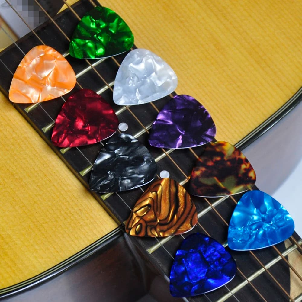 Un sacco di 100pcs Sottile 0.46 millimetri Celluloid Chitarra Picks Plectrums Multi Colori