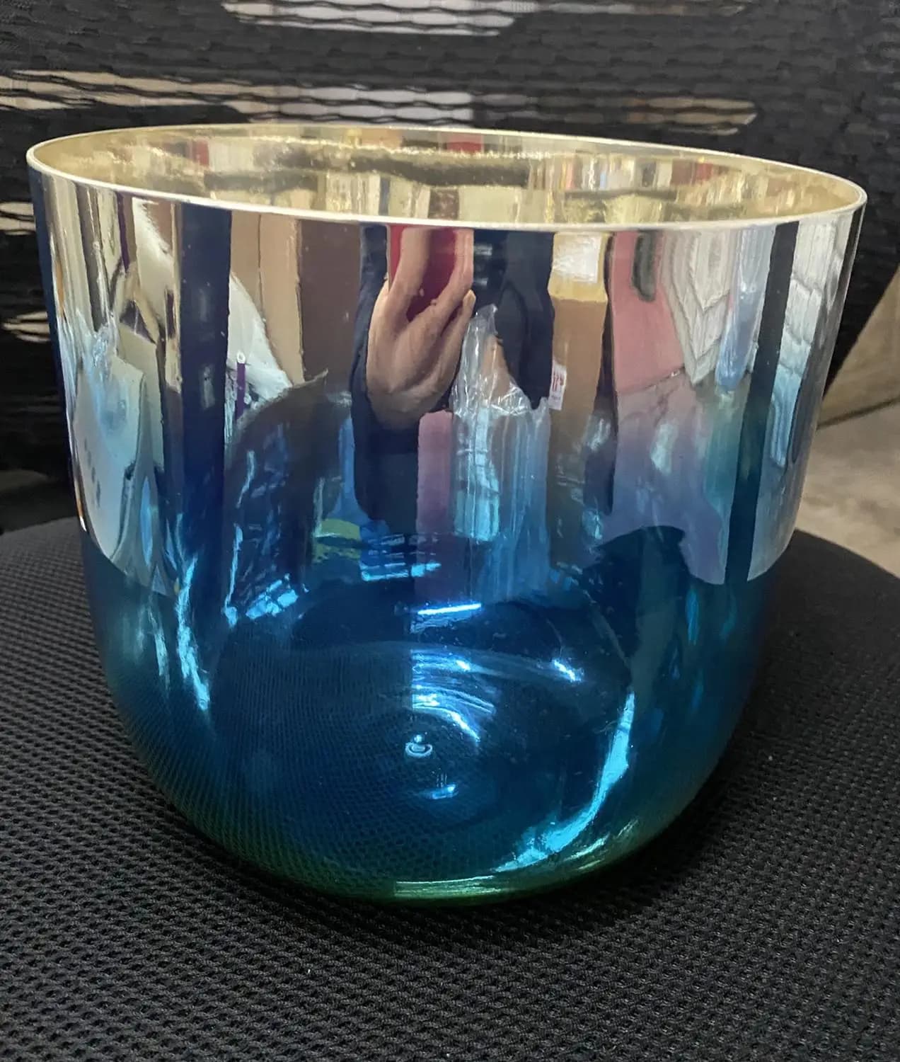 Mixed color crystal singing bowl G note throat chakra about 7.25" for sound healing music therapy.