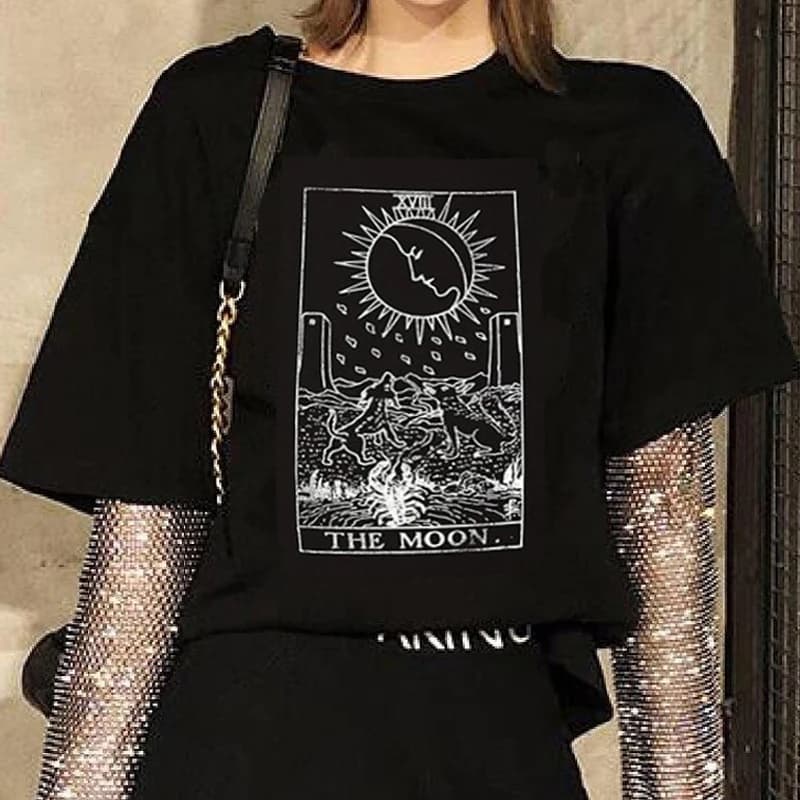 Maglietta nera 17th The Moon Tarot Card Gothic Harajuku Vintage Design donna uomo T-Shirt Unisex top Grunge Edgy abbigliamento donna