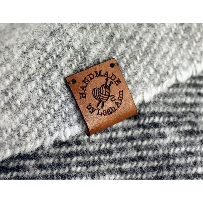 60 etichette pieghevoli personalizzate fatte a mano con testo logo Etichette in pelle per maglieria vestiti Cucito Etichetta artigianale per indumenti Accessori