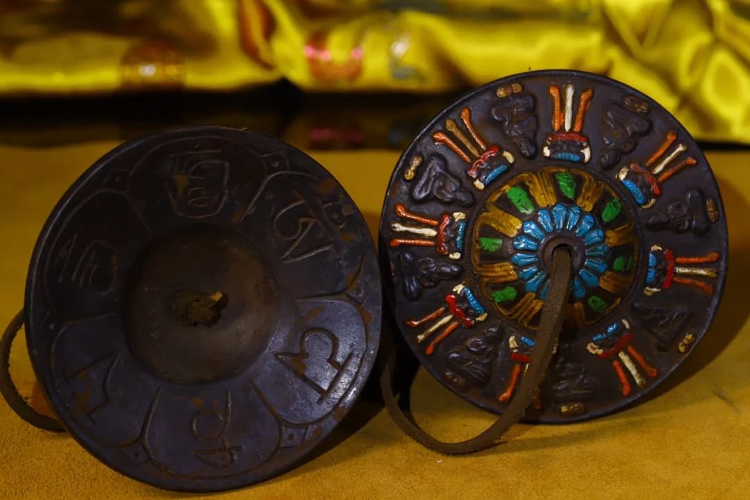 4"Tibetan Temple Collection Old Bronze Cinnabar Eight Treasures Pattern Old Ringing Bell Amulet Dharma Bells Town House Exorcism