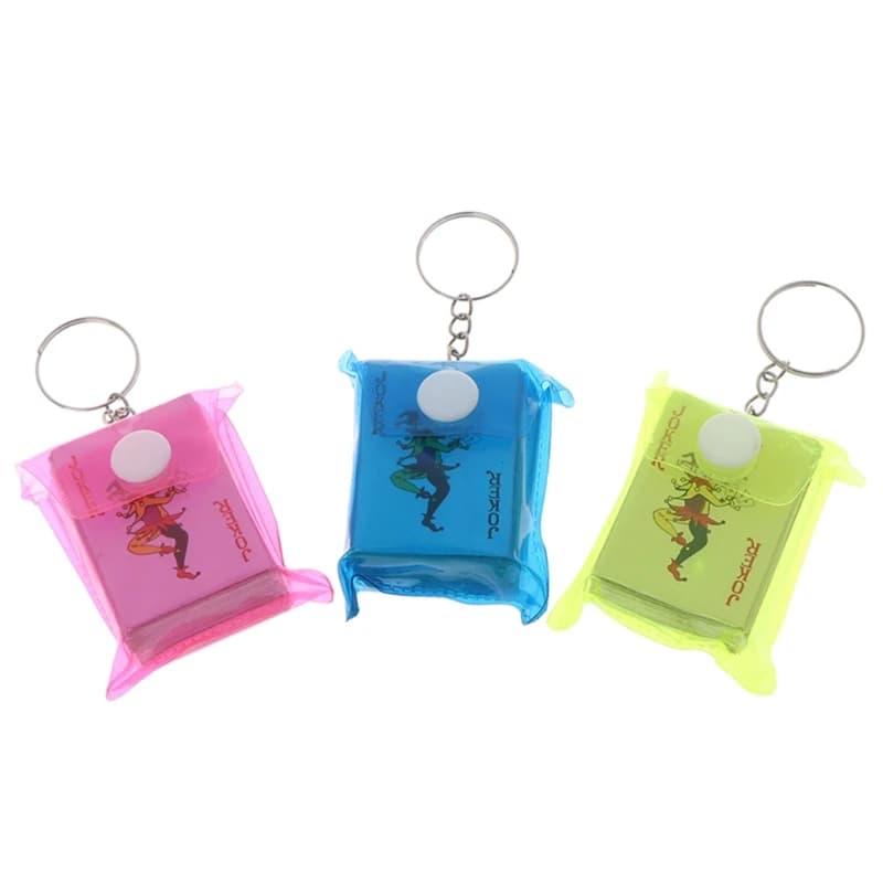 1pc Mini carte da gioco portatili Poker portachiavi piccolo gioco da tavolo portachiavi 4 × 3cm