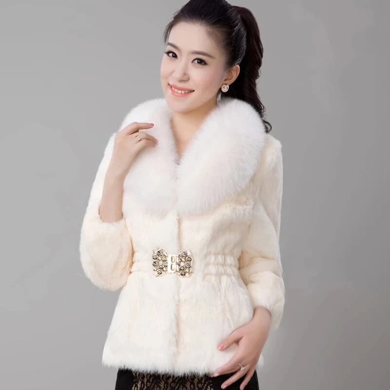Nuovo cappotto corto di pelliccia giacca da donna 2024 autunno inverno imitazione capelli di coniglio corto coreano allentato sottile grande collo di pelliccia cappotto da donna