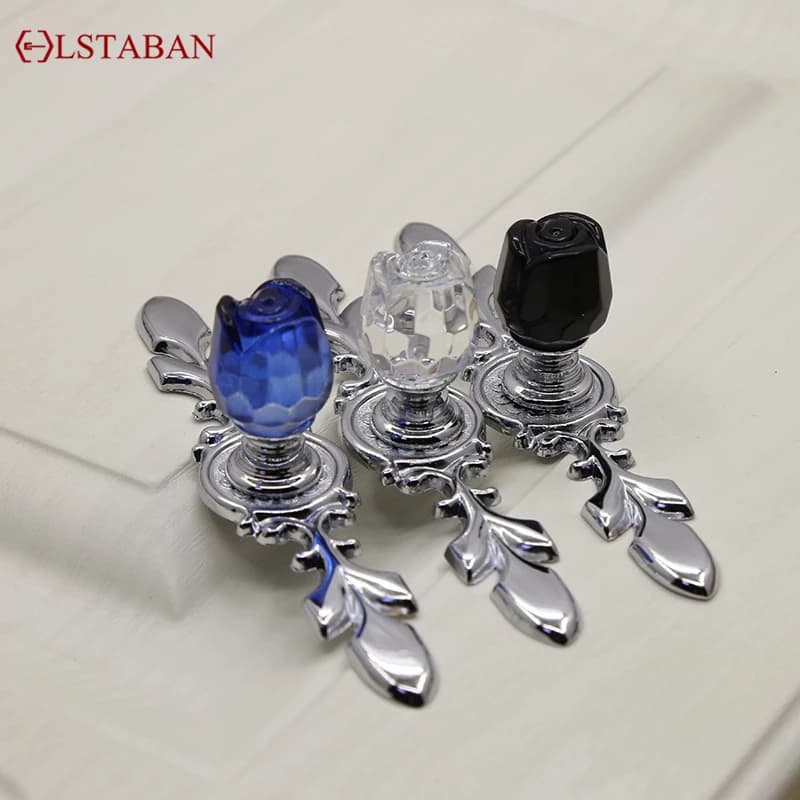 Accessori per mobili con maniglia per vino, manopola per cassetto dell'armadio a forma di rosa di cristallo a foro singolo da giardino in stile europeo