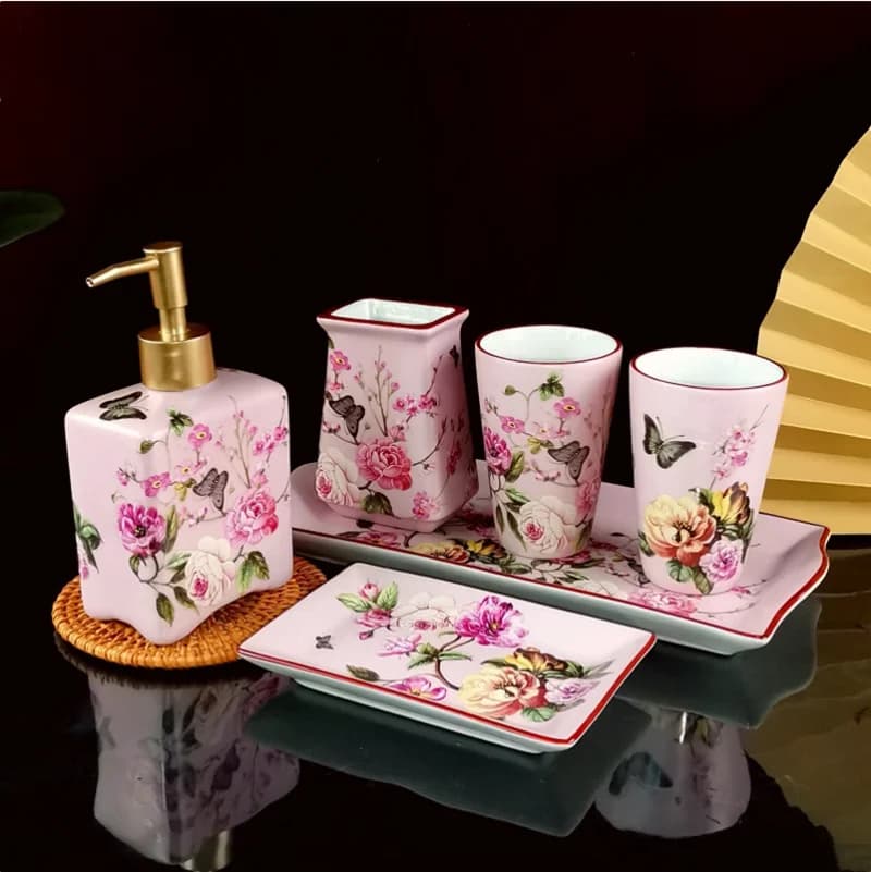 Set di accessori da bagno con motivo rosa rosa Set di portaspazzolino in ceramica Dispenser di sapone portasapone tazza da bagno regalo di nozze