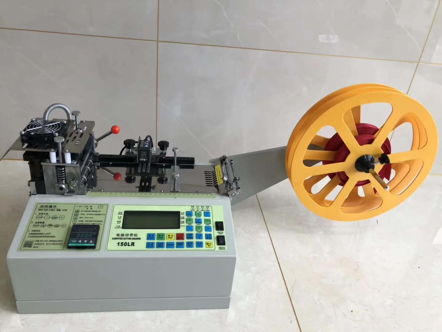 Tagliatrice automatica del nastro Tagliatrice per nastro elastico tagliatrice a freddo e a caldo Tagliatrice per nastro in velcro