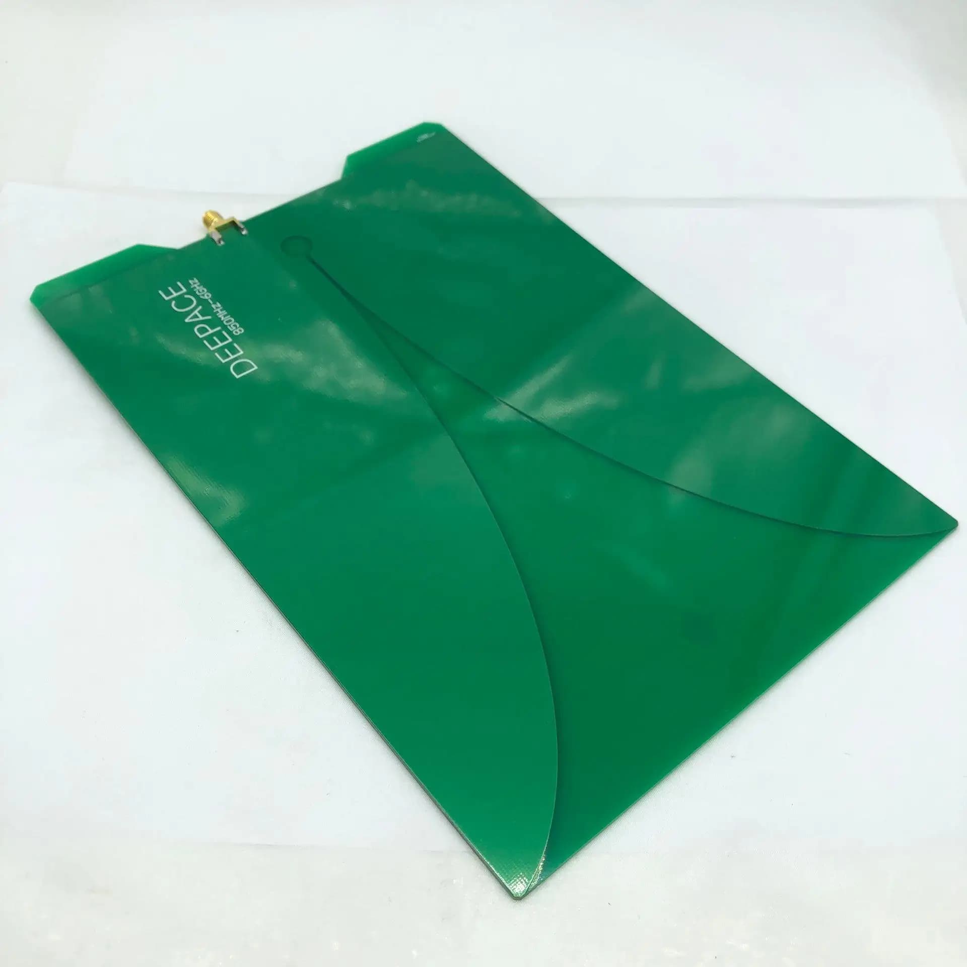 newR103C 6GHz wideband directional antenna high gain ads-b drone image transmission antenna 5.8G