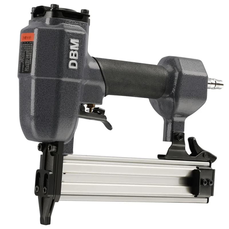 Pistola sparachiodi pneumatica Lavorazione del legno Strumento per chiodatura ad aria Cucitrice Pistola sparachiodi dritta professionale Mobili Pistola per punti metallici pneumatica Chiodatrice
