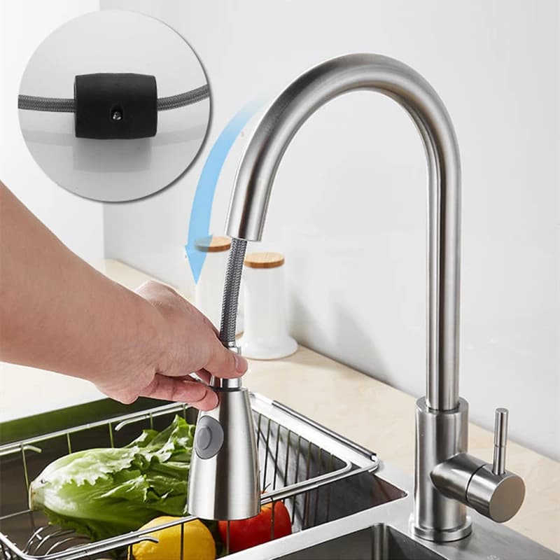 Rubinetto da cucina nero/ottone spazzolato estraibile con interruttore a pulsante rotante a 360° e soffiatore a getto per lavello miscelatore