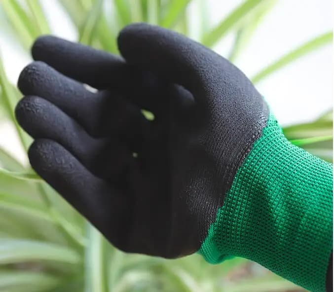 Guanti da giardinaggio verdi e neri in lattice espanso e nylon, antiscivolo e resistenti all'usura, per protezione sul lavoro e giardinaggio domestico.
