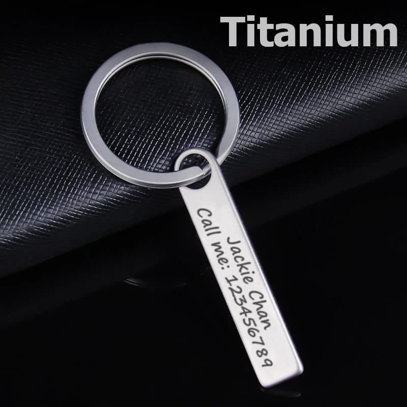 Portachiavi sicuro con guida in titanio Lettering personalizzato Portachiavi per auto anti-smarrimento Portachiavi con gingillo per etichetta EDC Regali di Natale