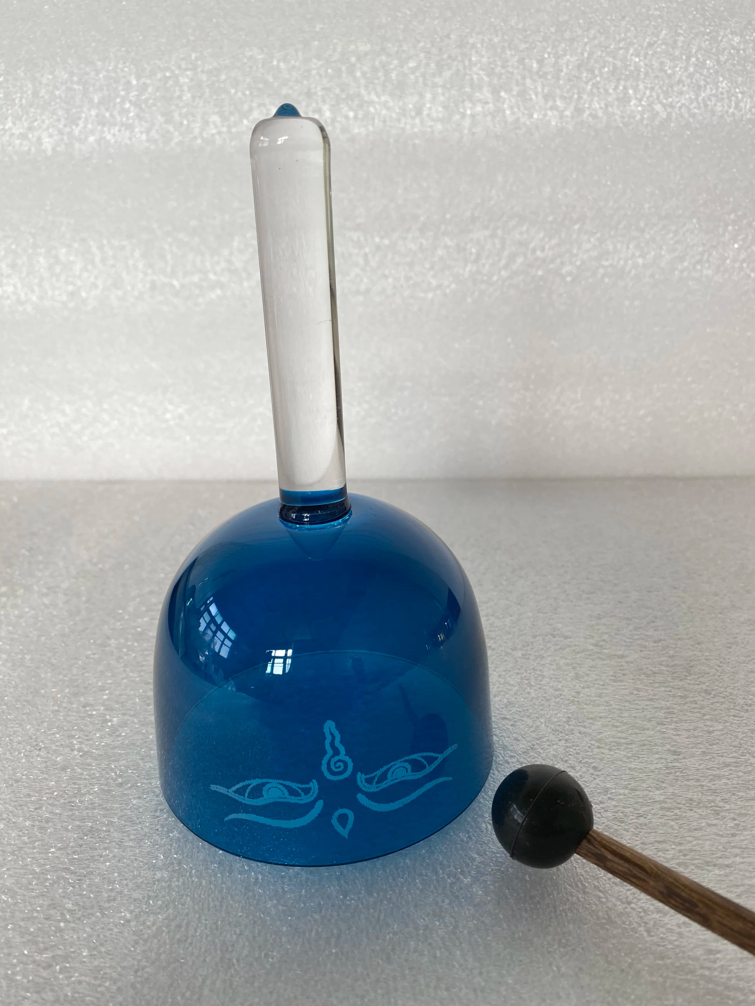 4th octave crystal singing handle bowl A note perfect pitch about 5.0" indigo color with engravings 432Hz for sound healing