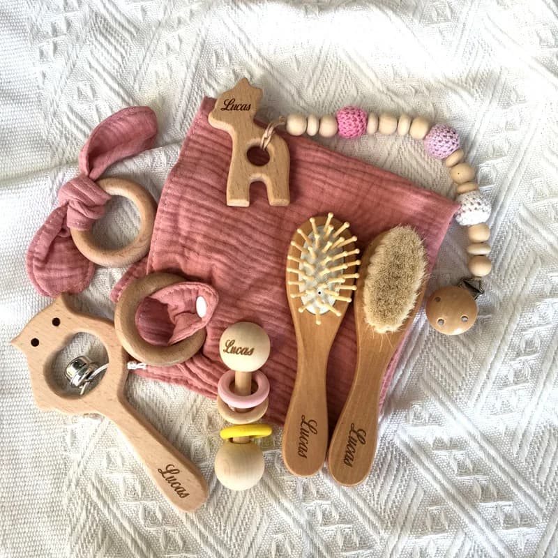 Nome personalizzato Set di giocattoli da bagno Kid Swaddle Wrap Baby mil(brush sonaglio bracciale bavaglini forniture fotografiche regalo di nascita