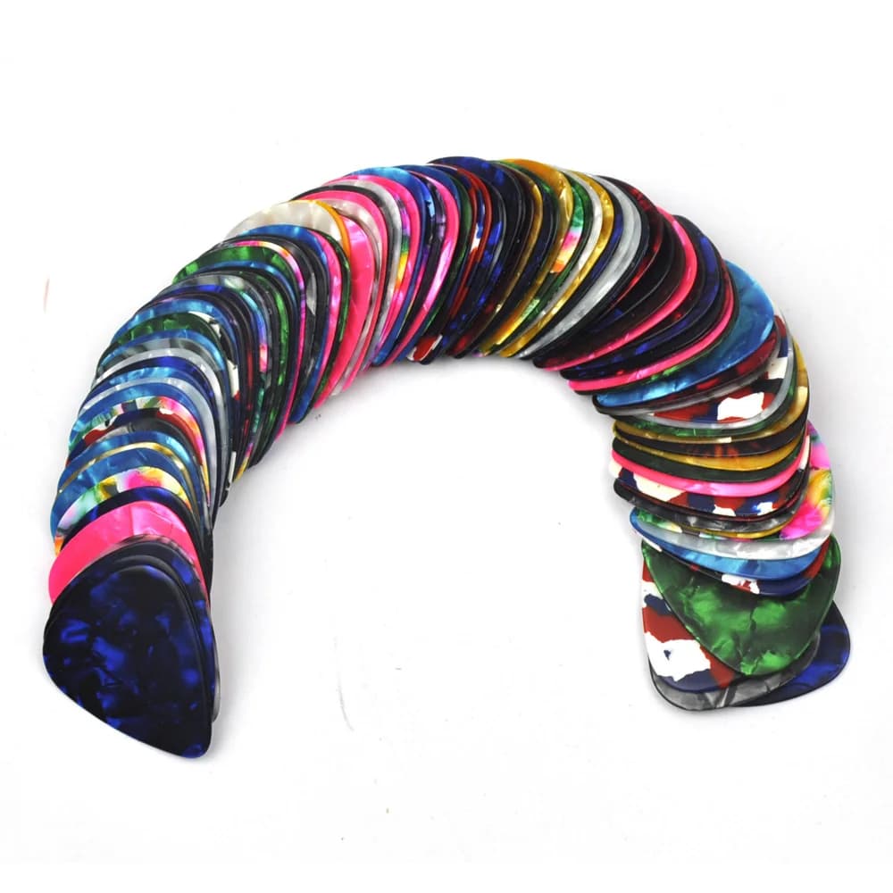 Lotti di 100 pezzi New Medium 0,71 mm Plettri per chitarra Plettri in celluloide Colori assortiti