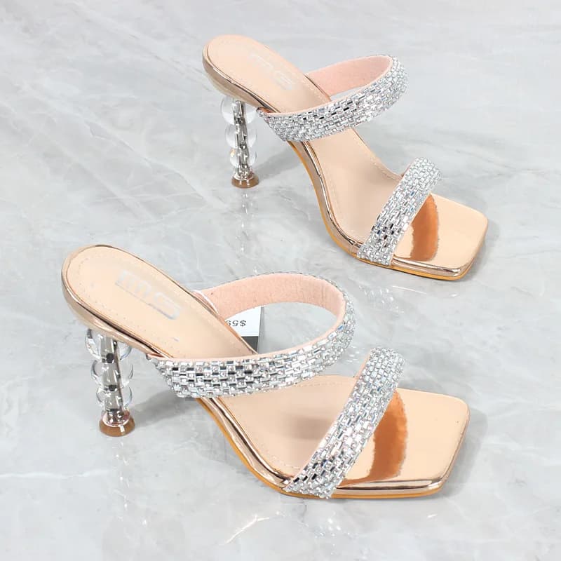 Sandali con tacco alto da donna 2024 estate nuova parola cinturino catena sandali con tacco in cristallo moda dorata scarpe da donna Sexy da festa 9CM