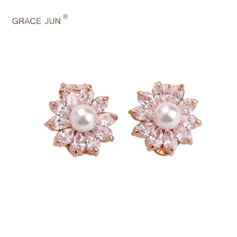 GRACE JUN Orecchini a clip con fiori di nuovo stile senza foro per le donne Festa di compleanno Gioielli eleganti Orecchini con perle di zirconi cubici