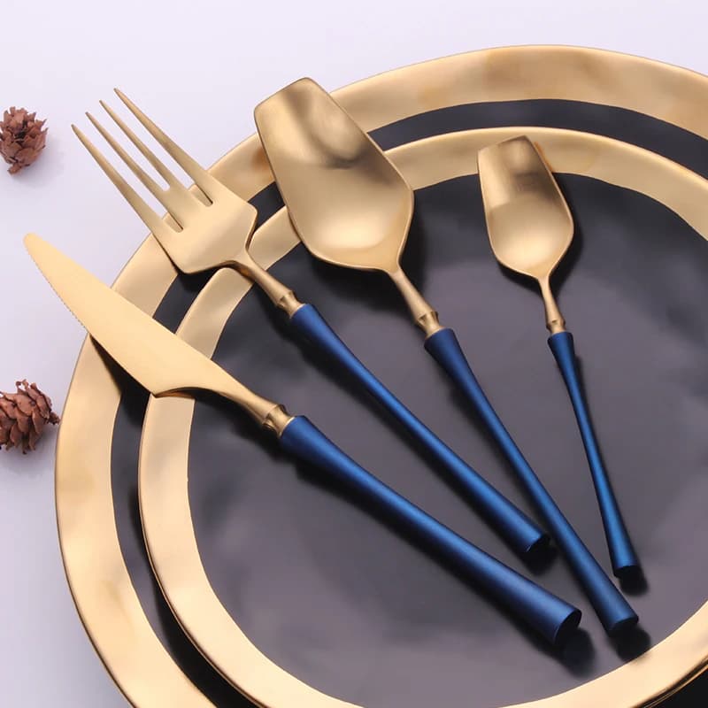 4/24 pezzi Set di posate dorate Set di stoviglie completo in acciaio inossidabile opaco specchio nero stoviglie coltelli da cucina cucchiai e forchette