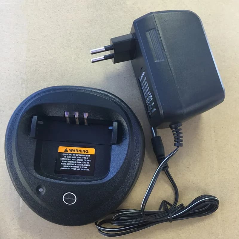 PMLN5228A Caricabatteria per motorola GP3188, EP450, CP040, CP200, CP150, CP140 ecc walkie talkie solo 220V
