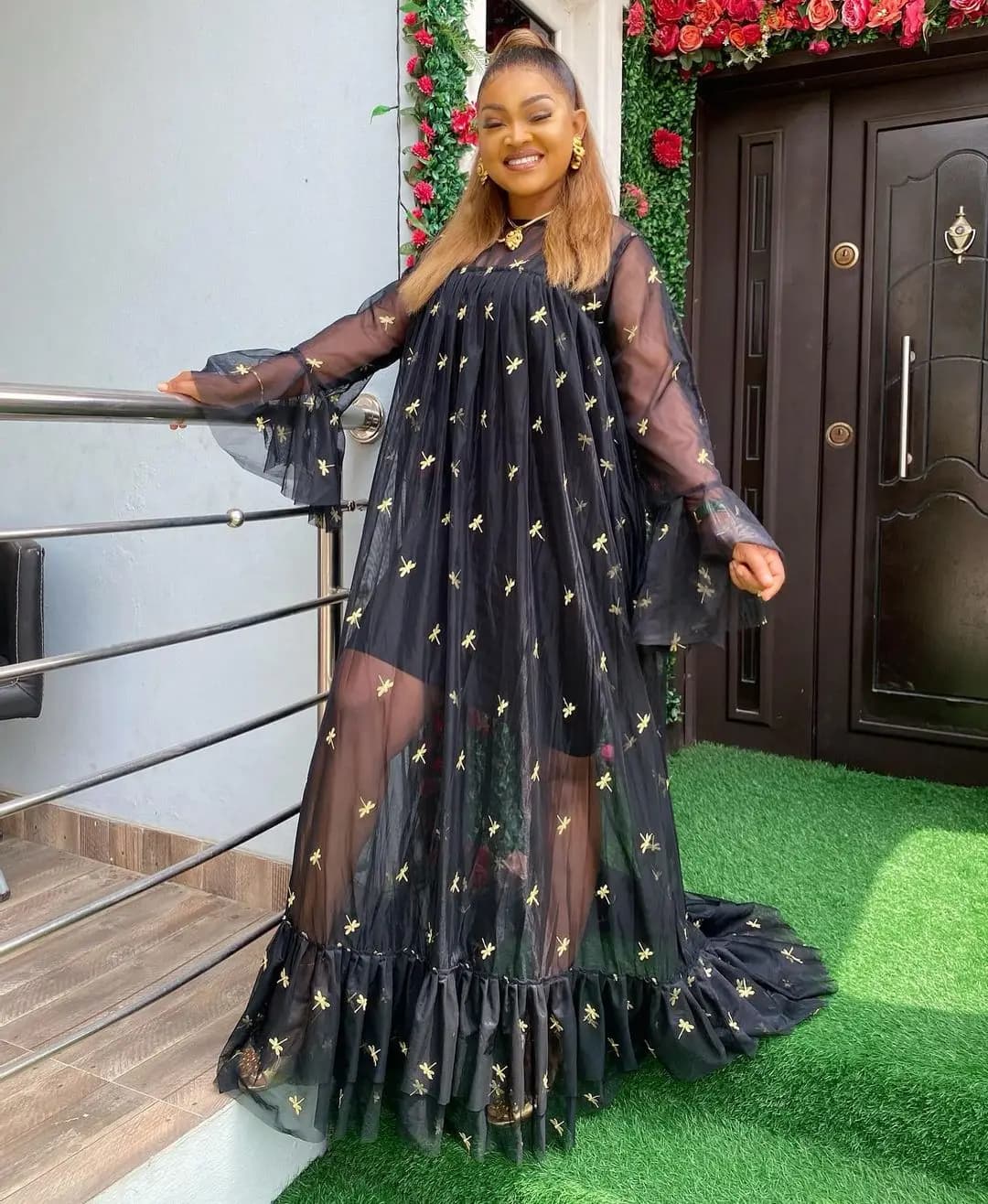 European and American Fashion Skirt African Mom Skirt Elegant Thick Mesh Cloth Embroidered Black Long Skirt + Elastic Inner Skir