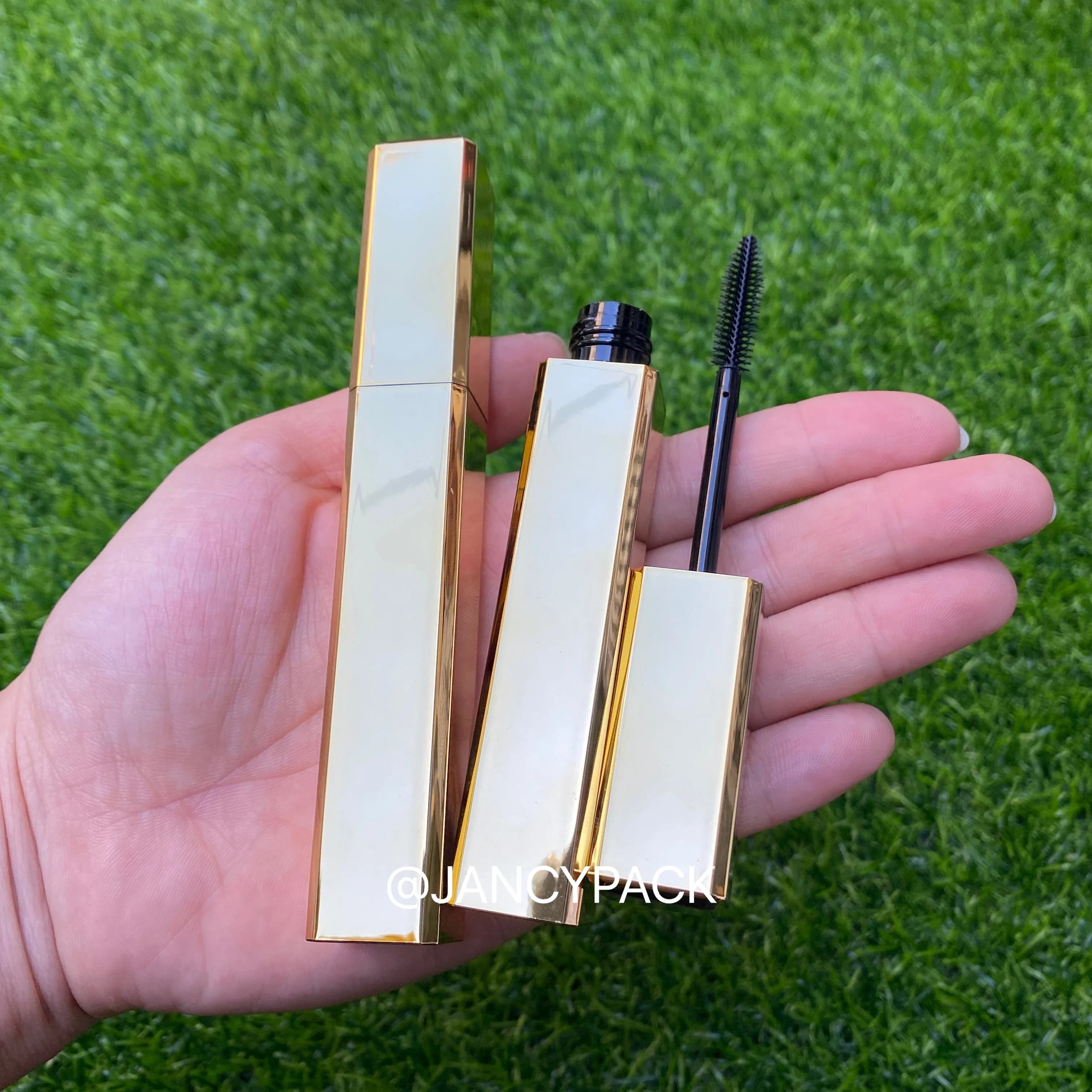 Tubi per mascara per imballaggio cosmetico in plastica con coperchio quadrato in oro rosa metallizzato da 9 ml Contenitore per mascara vuoto con pennello