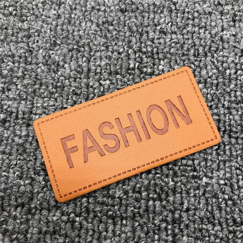 Etichette in pelle fatte a mano 2.0X4.2Cm con logo della moda per abbigliamento Etichette in pelle con testo di moda per etichette regalo fatte a mano per la moda