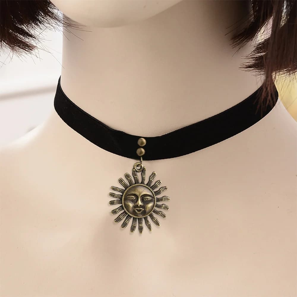 Girocollo con tatuaggio vintage Nastro di velluto nero Lega di metallo Ciondolo sole e luna Collana stile punk gotico Gioielli da donna Gadget da ragazza