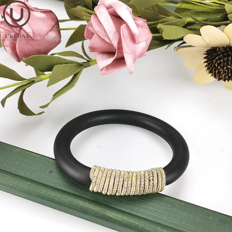 UKEBAY New Charm Bangle Designer braccialetti fatti a mano di lusso accessori per feste da donna gioielli catena di gomma 4 colori braccialetti regali