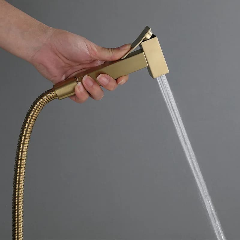 MTTUZK Bidet in Oro Spazzolato, Doccetta Igenica per Bagno, Spruzzatore WC, Rubinetto Bidet Quadrato a Parete
