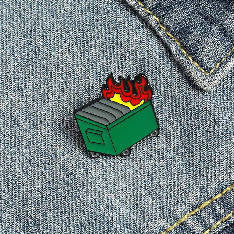 Pattumiera del fuoco smalto Pin personalizzato divertente spille pazze camicia bavero borsa distintivo cartone animato moda donna gioielli regalo per gli amici