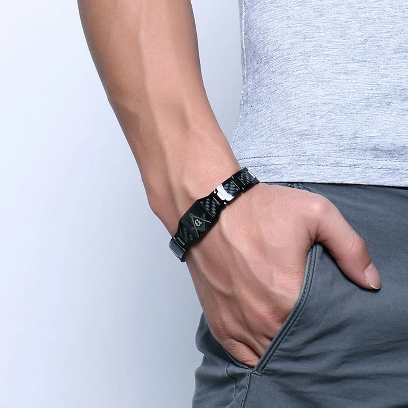 Bracciale magnetico nero massonico da uomo in acciaio inossidabile con catena a mano ID in fibra di carbonio ad alto magnete gioielli di energia sanitaria maschile impermeabile