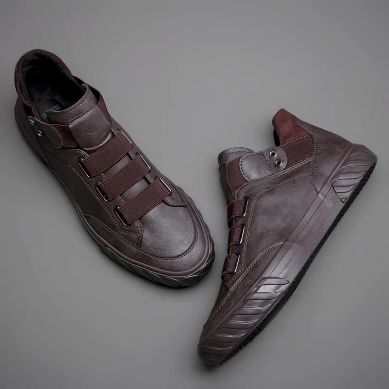 Scarpe da uomo in pelle nuovissime tendenza coreana mocassini comodi scarpe da uomo moda britannica Sneakers alte da uomo nuovi mocassini da uomo scarpe uomo scarpe uomo eleganti sneakers uomo pelle casual scarpe