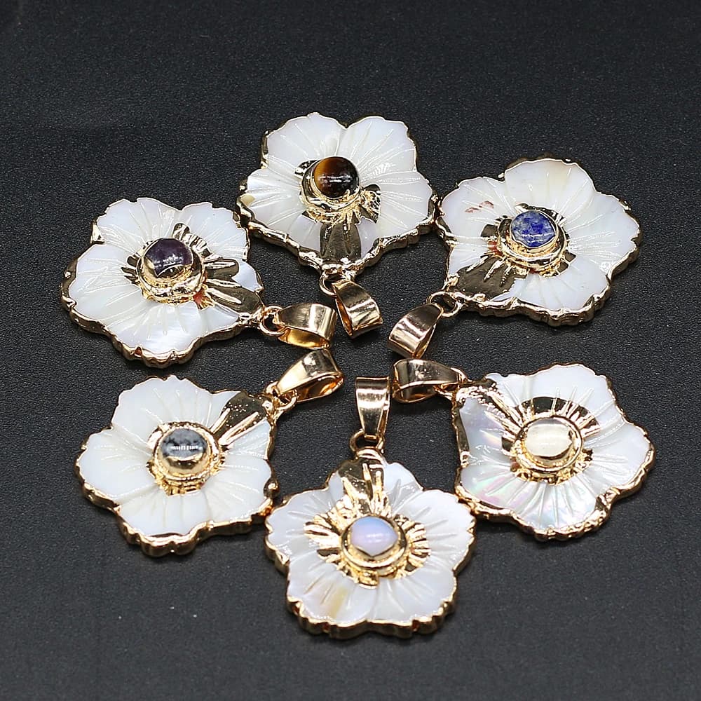 Ciondolo fiore conchiglia naturale Ciondoli pendenti conchiglia fiore a cinque petali alla moda per realizzare accessori per collane fai da te 40x45mm