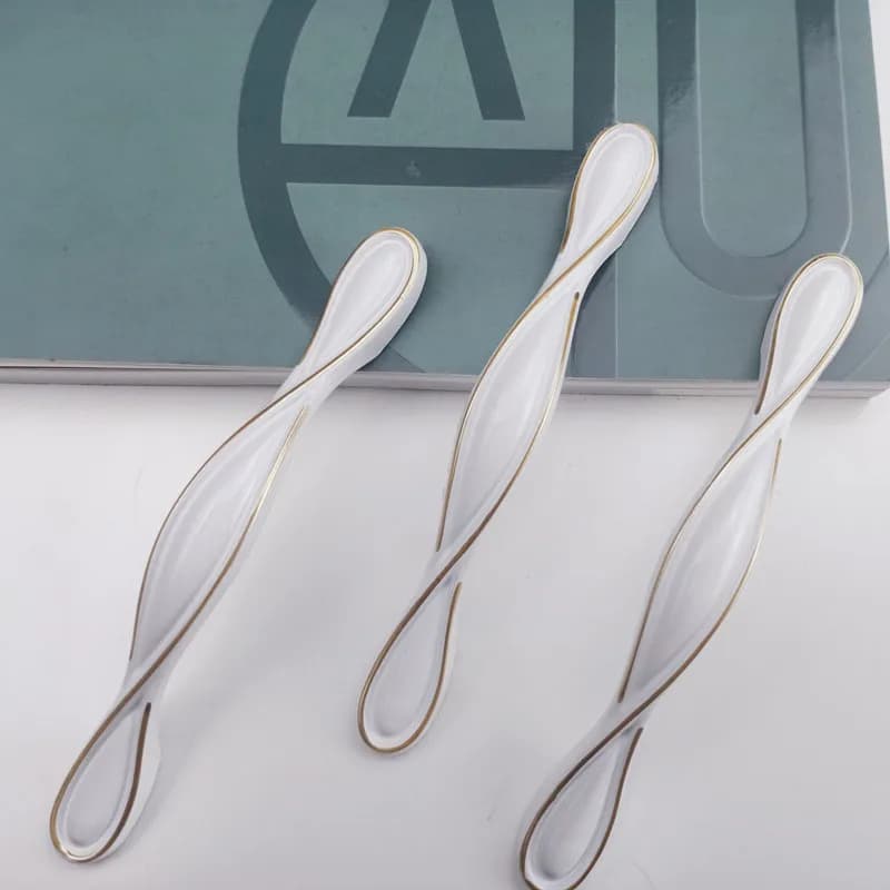 Maniglie per mobili in oro e bianco in stile europeo armadio da cucina in lega di alluminio massiccio tira l'hardware della maniglia della mobilia del cassetto