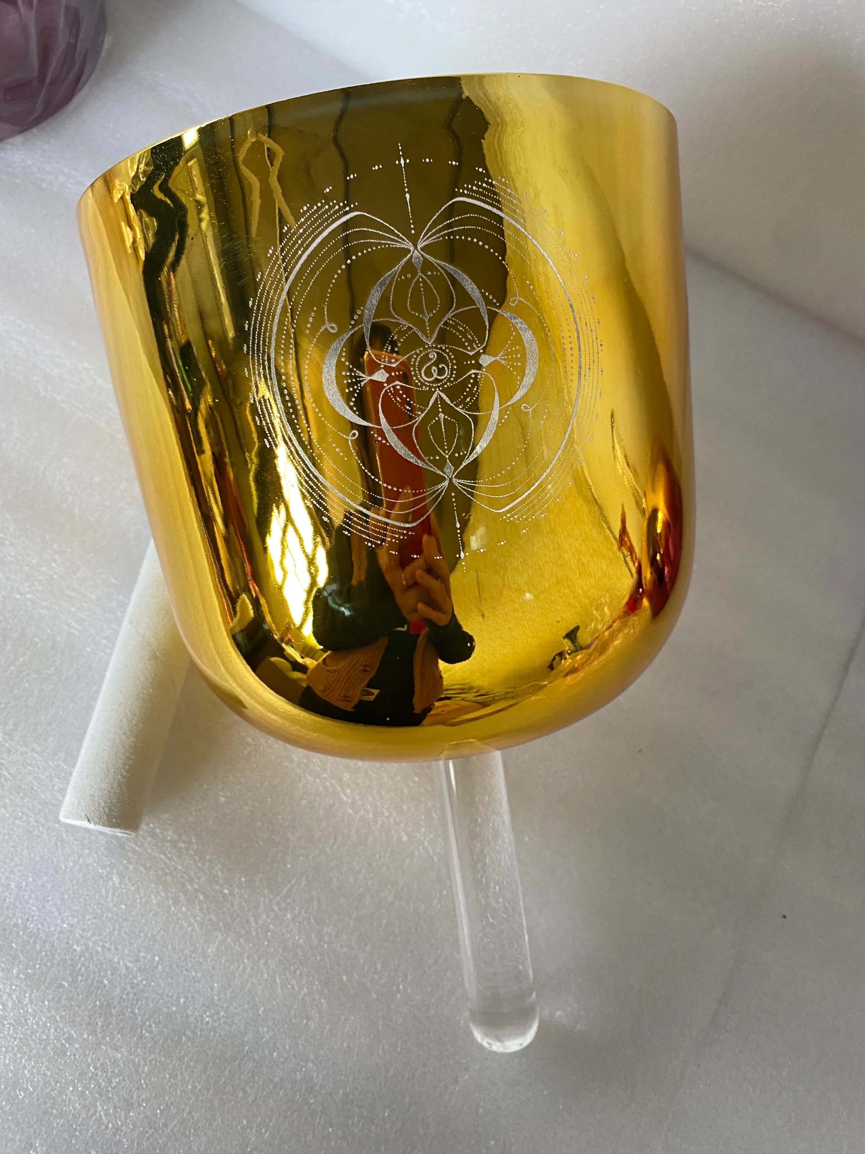 4th octave F note heart chakra shinny golden color crystal singing hanlde bowl with divine love engraving 432Hz for meditation