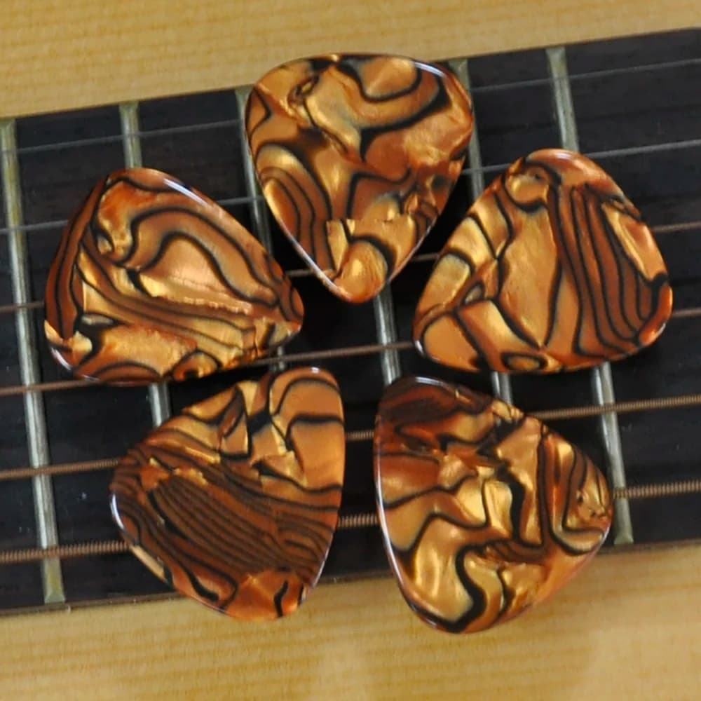 Un sacco di 100 pezzi Tiger Stripe Ultra Heavy 1.5mm plettri per chitarra in celluloide Standard Plectra