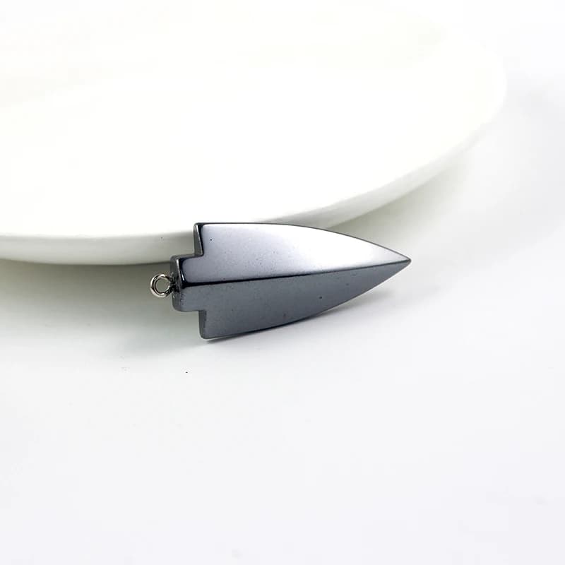 1 pezzo Nero Ematite Forma di Freccia Del Pendente Della Collana Gioielli FAI DA TE Accessori HP1119