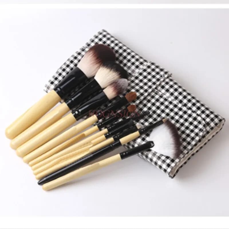Set di 10 Pennelli per Trucco, Nuovo Set Completo per Fondotinta, Sopracciglia, Ombretto, Strumenti di Bellezza per Principianti in Offerta