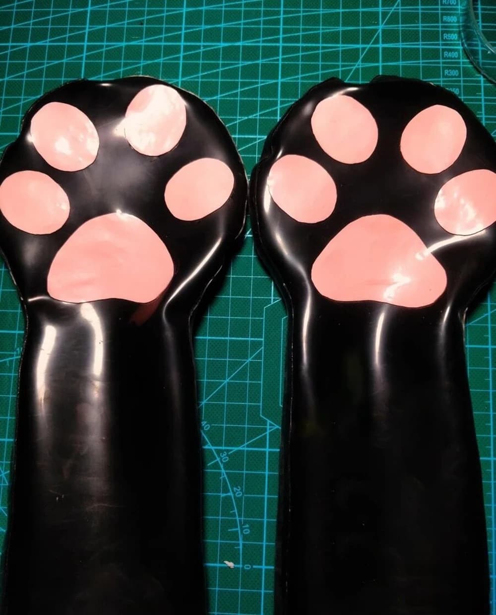 Guanti cosplay bondage schiavi di gatto con zampa di cane/gatinho in lattice nero e rosa fatti a mano