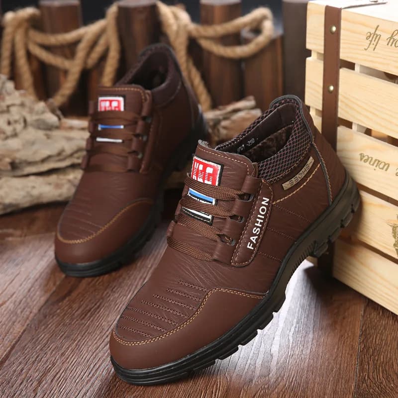 Scarpe da uomo in vera pelle scarpe Casual con plateau 2021 scarpe da trekking da passeggio all'aperto invernali moda uomo sneakers da lavoro Zapatos